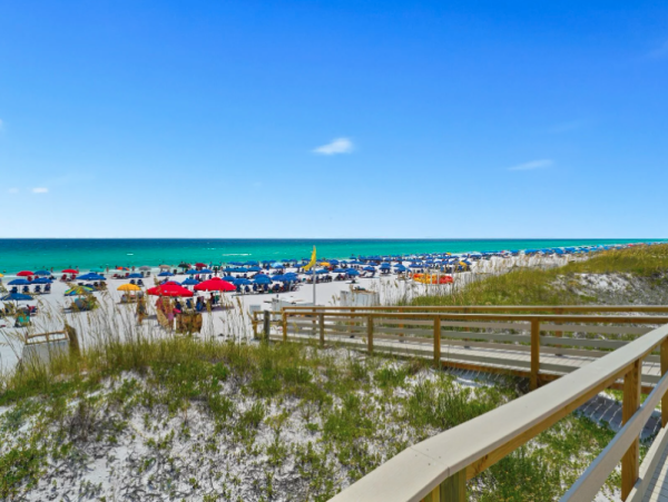 Luxurious Coastal Retreat in Miramar Beach - 7-Bedroom Home Near Beach